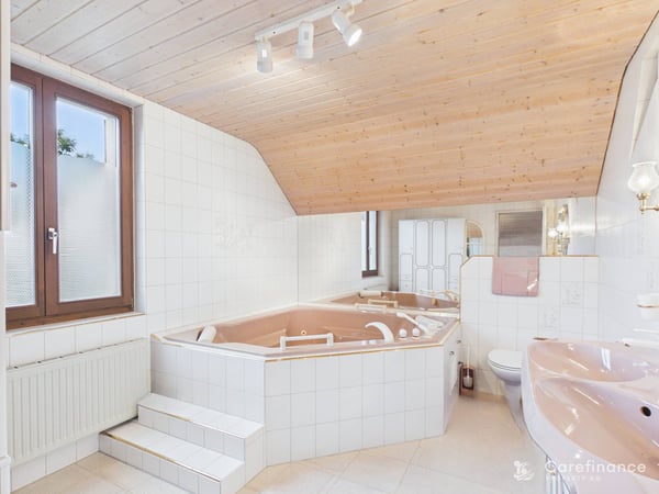 Charmantes 8-Zimmer-Zweifamilienhaus mit Gartenparadies und vielseitigen Nutzungsmöglichkeiten 7
