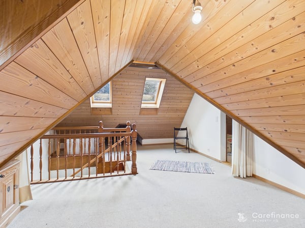 Charmantes 8-Zimmer-Zweifamilienhaus mit Gartenparadies und vielseitigen Nutzungsmöglichkeiten 9