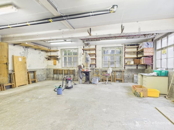 Charmantes 8-Zimmer-Zweifamilienhaus mit Gartenparadies und vielseitigen Nutzungsmöglichkeiten 19