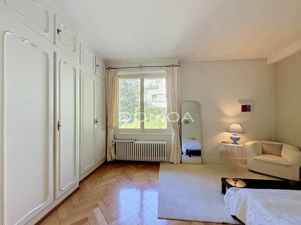 Propriété de caractère avec piscine intérieure et accès privé à la forêt 9