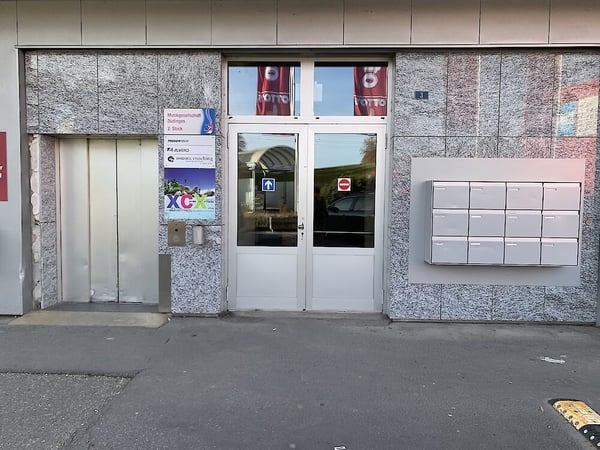 Geräumiges und helles Lokal an der Warpelstrasse in Düdingen 2