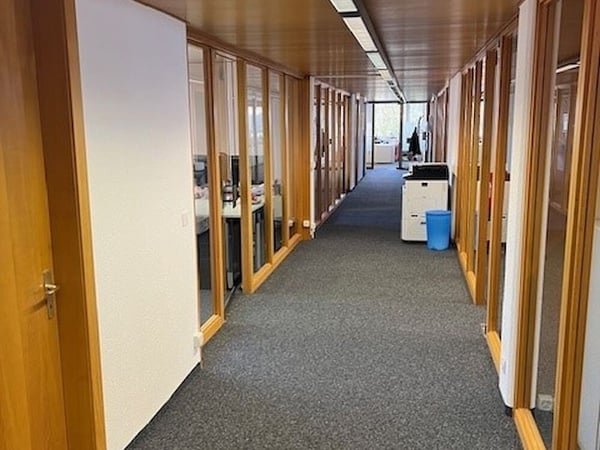 458 m² grosses Büro (in zwei oder mehr Einheiten unterteilbar) nahe des Zentrums von Fribourg 11