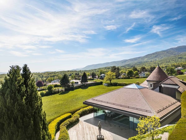 Propriété d'exception avec piscine intérieure et vue sur le lac Léman 2