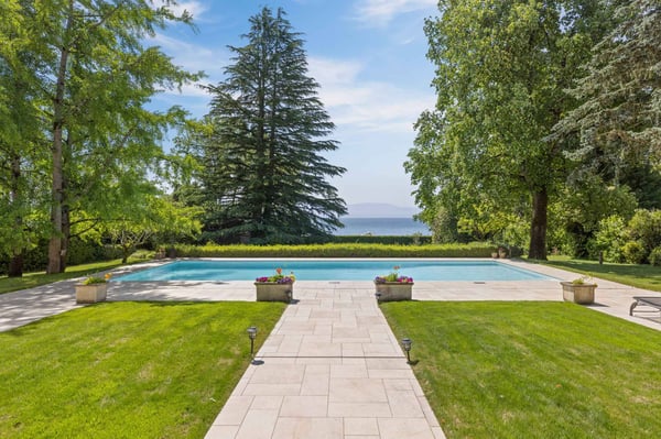 Domaine d'exception en première ligne du lac 1