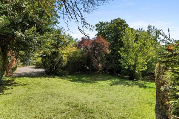 Villa de charme avec potentiel constructible 2