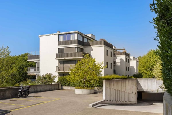 Nyon  Un art de vivre privilégié dans un duplex avec jardin 11