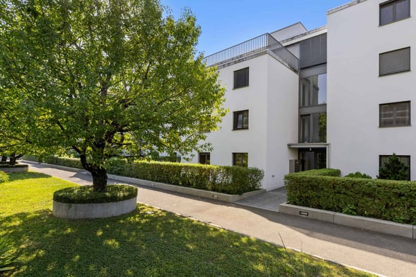 Nyon  Un art de vivre privilégié dans un duplex avec jardin 1