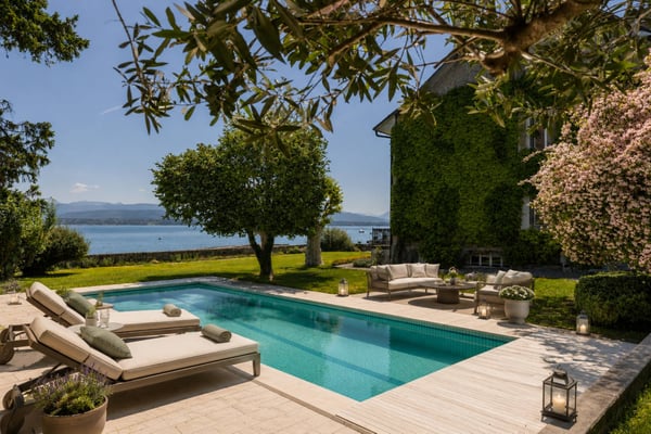 Domaine d'exception au bord du lac  Port privé & vue panoramique