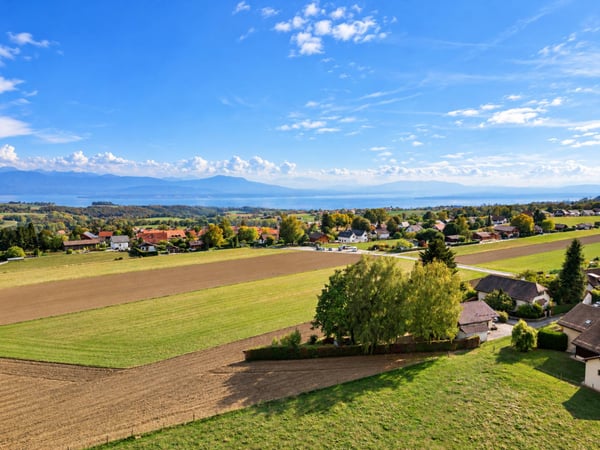 Villa à réinventer face au lac et aux montagnes 13