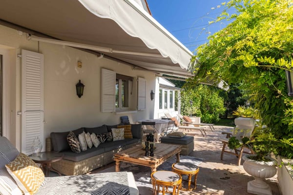 Villa individuelle de charme avec piscine et beaux volumes 10