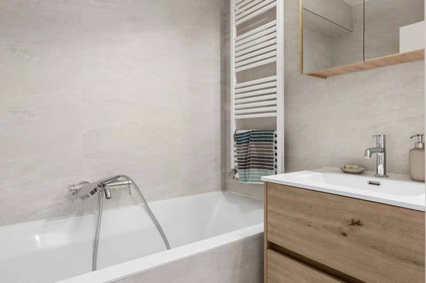 Appartement de 5 pièces rénové en 2025 à 3 minutes du tram 9