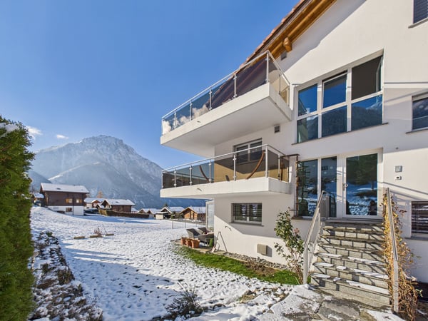 Exklusive 1.1-Zimmer-Wohnung mit grossem Garten und Panoramablick in Ried-Brig 1