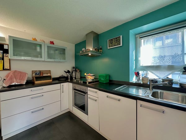 Sonniges Zweifamilienhaus mit grosser Scheune und Traumgarten in Susten 3