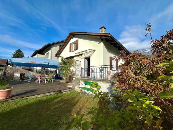 Sonniges Zweifamilienhaus mit grosser Scheune und Traumgarten in Susten 6