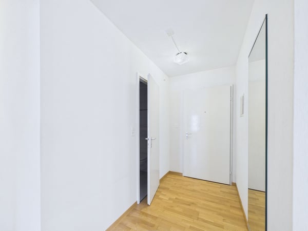 Helle und grosszügige 6.5-Zimmer-Wohnung mit Balkon im Herzen von Visp 9