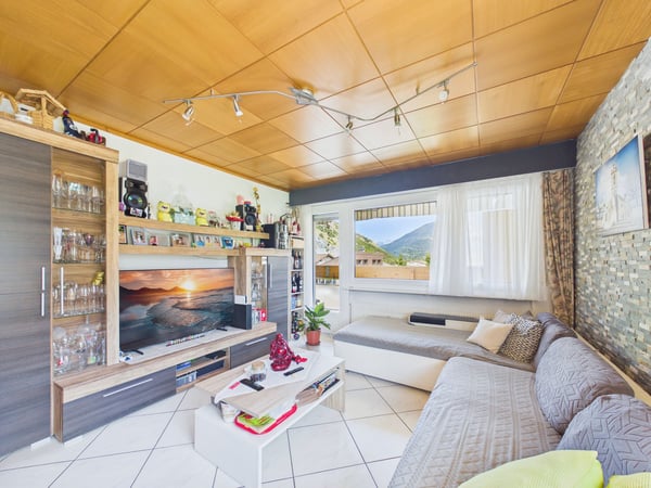 Familienfreundliche 4.5-Zimmer-Wohnung mit Balkon und traumhafter Aussicht in Susten 5