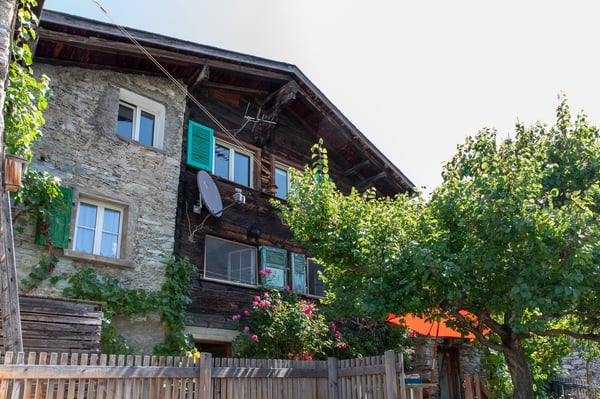3.5-Zimmer-Wohnung in Hohtenn – Historischer Charme mit eigenem Garten 1