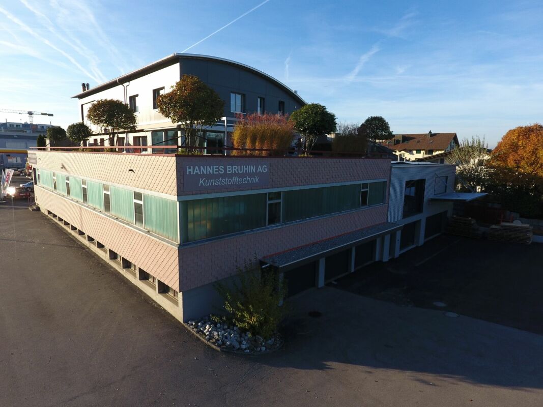 Manufacturing building with dream apartment!