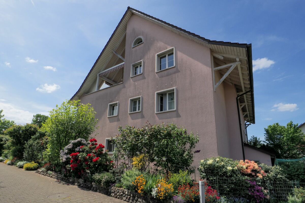 Grosszügige 3.5 (4.5) Zimmerwohnung mitten im Grünen