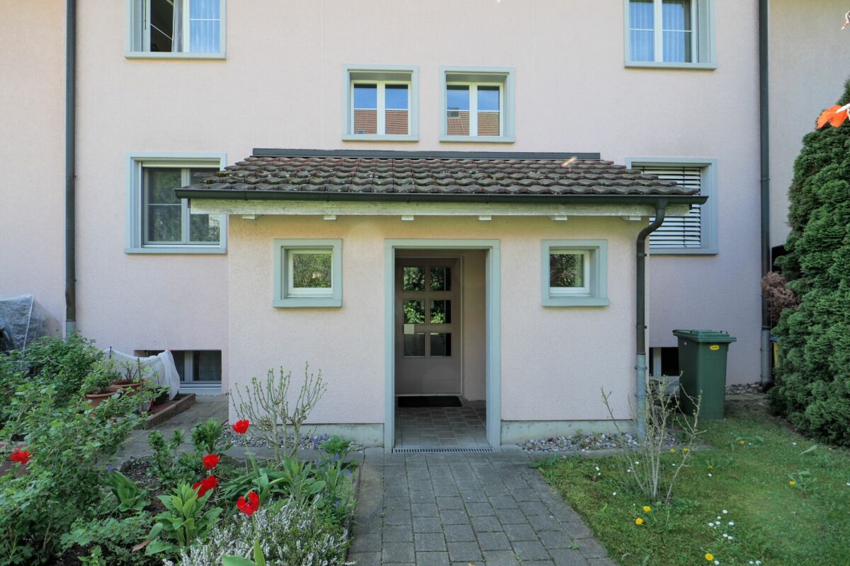 Grosszügige 3.5 (4.5) Zimmerwohnung mitten im Grünen