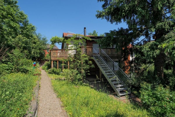 Einfamilienhaus mit Garten 1