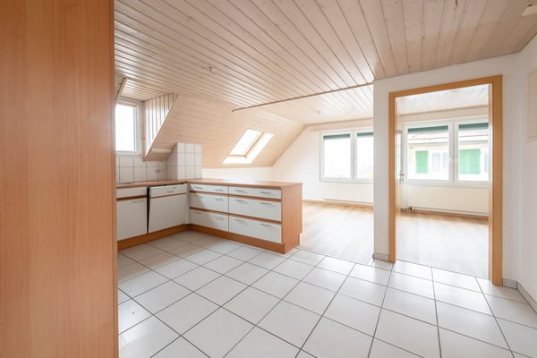 Gemütliche 5 Zimmer-Dachwohnung mit praktischem Grundriss 1