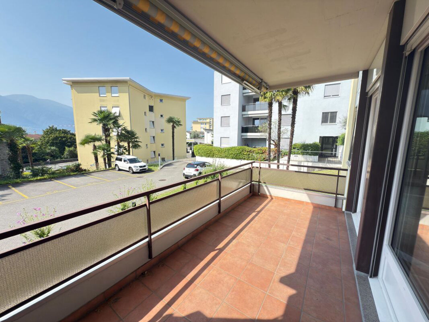 Bild Appartamento di 4.5 locali al PT con posteggio esterno | 4.5-Zimmer-Wohnung im Erdgeschoss mit Außenparkplatz