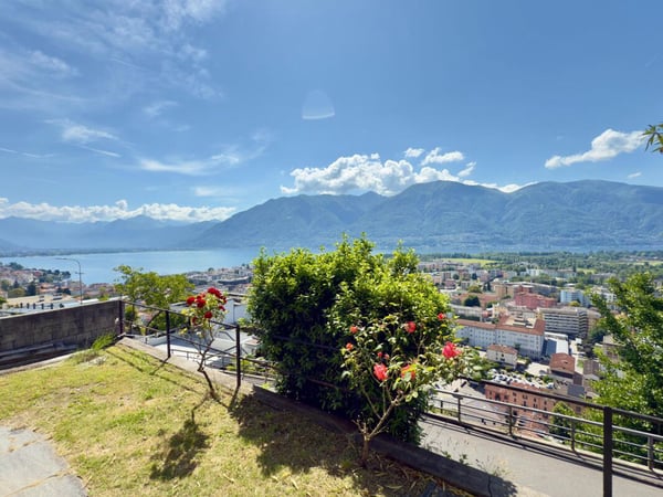 Casa multifamiliare con 3 appartamenti con vista mozzafiato e giardino | Zweifamilienhaus mit 3 Wohnungen mit atemberaubender Aussicht und Garten 7