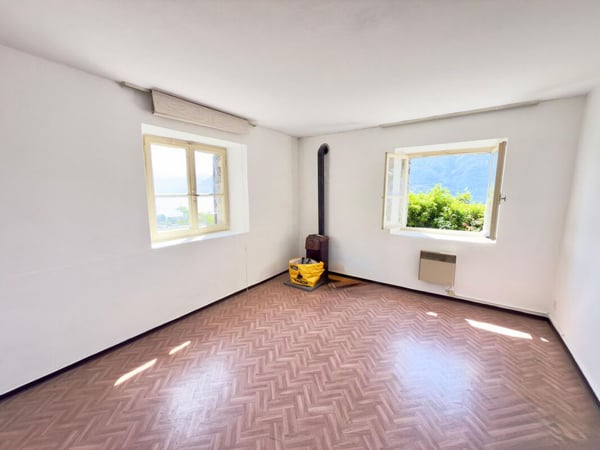 Casa multifamiliare con 3 appartamenti con vista mozzafiato e giardino | Zweifamilienhaus mit 3 Wohnungen mit atemberaubender Aussicht und Garten 3