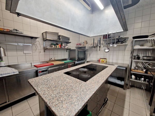 Ristorante arredato ed attrezzato | Möbliertes und ausgestattetes Restaurant 5
