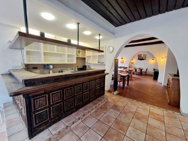 Ristorante arredato ed attrezzato | Möbliertes und ausgestattetes Restaurant 3