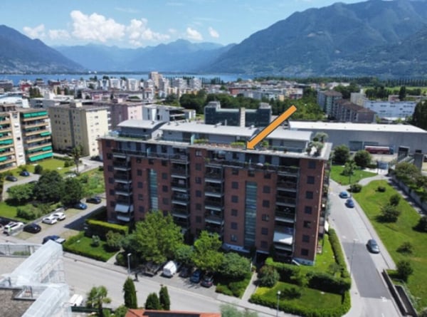 Appartamento attico di 1 ½ locali a pochi passi dal centro e dal lago Maggiore | 1 ½ Zimmer-Penthouse-Wohnung, nur wenige Schritte vom Zentrum und dem Lago Maggiore entfernt 1