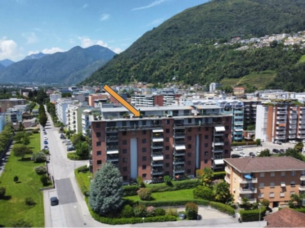 Appartamento attico di 1 ½ locali a pochi passi dal centro e dal lago Maggiore | 1 ½ Zimmer-Penthouse-Wohnung, nur wenige Schritte vom Zentrum und dem Lago Maggiore entfernt 1