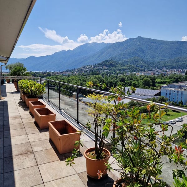 Grande attico duplex di 2 locali con 4 terrazze a pochi passi dal centro e dal lago Maggiore | Große 2-Zimmer-Duplex-Penthouse-Wohnung mit 4 Terrassen, nur wenige Schritte vom Zentrum und dem Lago Maggiore entfernt 7