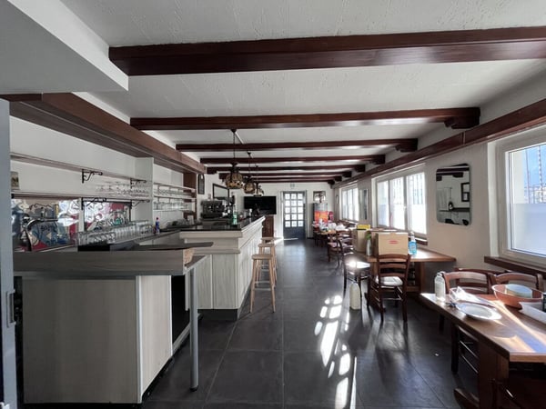 Lukrativ Gebäude mit Restaurant, Wohnungen und Parkplatz mit Rustico | Stabile a reddito con ristorante, appartamenti e zona parcheggi con rustico 2