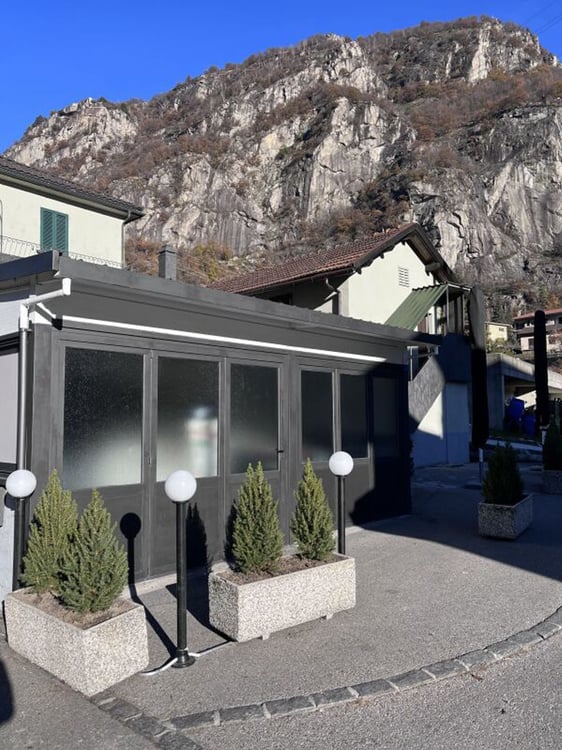 Lukrativ Gebäude mit Restaurant, Wohnungen und Parkplatz mit Rustico | Stabile a reddito con ristorante, appartamenti e zona parcheggi con rustico 11
