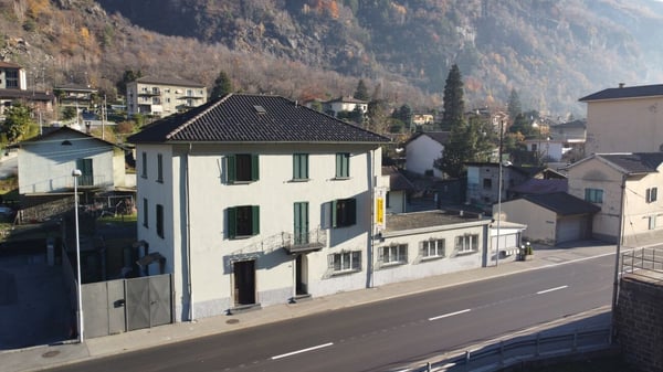 Lukrativ Gebäude mit Restaurant, Wohnungen und Parkplatz mit Rustico | Stabile a reddito con ristorante, appartamenti e zona parcheggi con rustico 9