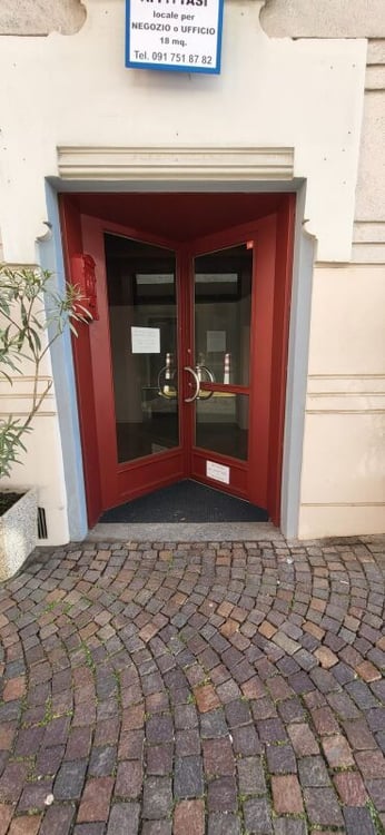 Negozio nel cuore della città vecchia, di 6 m2 | Geschäft im Herzen der Altstadt, mit einer Fläche von 6 m2 3