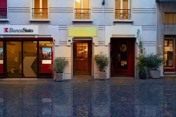 Negozio nel cuore della città vecchia, di 6 m2 | Geschäft im Herzen der Altstadt, mit einer Fläche von 6 m2 1