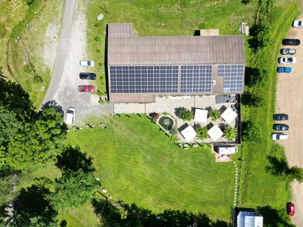 2 Mehrfamilienhäuser, 2 Restaurant, 1 Schwimmbad und ca. 25'100 m2 Land mitten im Grünen | 2 case plurifamiliari, 2 ristoranti, 1 piscina e ca. 25'100 m2 di terreno immersi nel verde 4