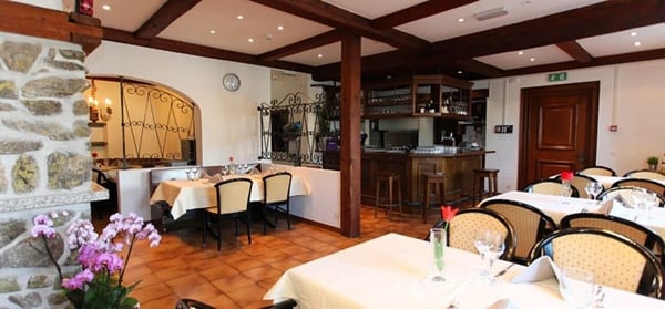 Romantisches Hotel am See mit Privatstrand Restaurant und wunderschöner Aussicht 3