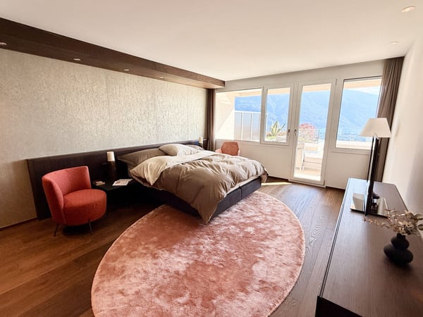 Grande Appartamento di Lusso con Ampia Terrazza e Vista Mozzafiato 5