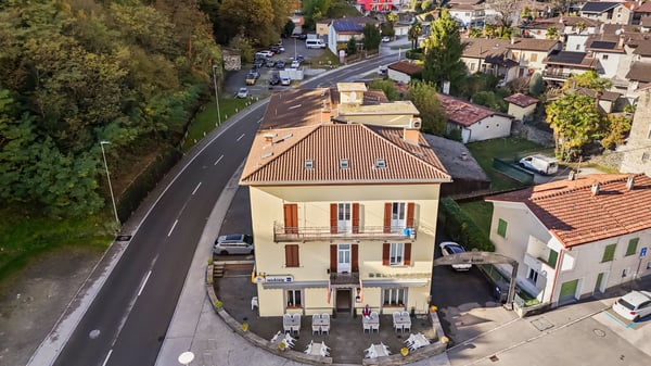 Storico albergo con ristorante, grotto e terreno edificabile - una rara opportunità nel cuore del Ticino | Historisches Hotel mit Restaurant, Grotto und Bauland - eine seltene Gelegenheit im Herzen des Tessins 3