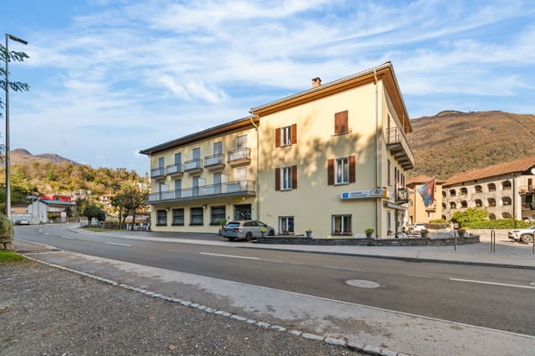 Storico albergo con ristorante, grotto e terreno edificabile - una rara opportunità nel cuore del Ticino | Historisches Hotel mit Restaurant, Grotto und Bauland - eine seltene Gelegenheit im Herzen des Tessins 9