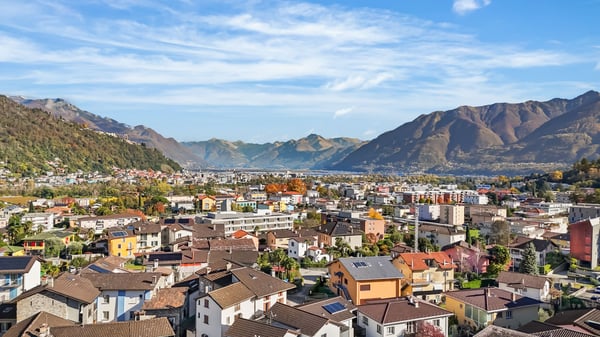 Storico albergo con ristorante, grotto e terreno edificabile - una rara opportunità nel cuore del Ticino | Historisches Hotel mit Restaurant, Grotto und Bauland - eine seltene Gelegenheit im Herzen des Tessins 2