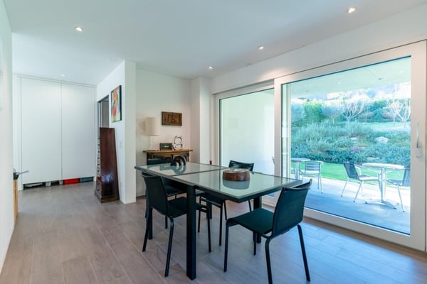 1.5 locali moderno con giardino privato, camino e palestra - Un'oasi di tranquillità ad Arcegno | Moderne 1.5-Zimmer-Wohnung mit privatem Garten, Cheminée und Fitnessraum - eine Oase der Ruhe in Arcegno 1