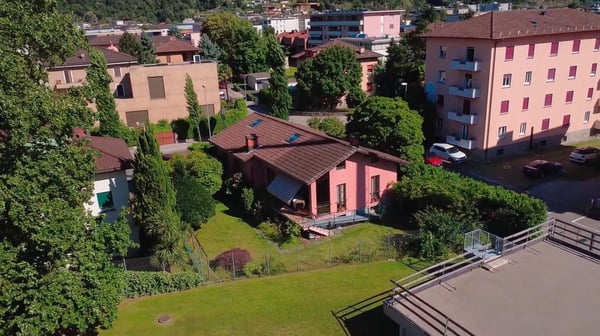 Einfamilienhaus mit Garten im Zentrum von Bellinzona – grosses Entwicklungspotenzial 1