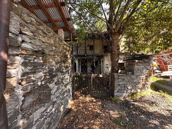 Zwei historische Gebäude mit privatem Innenhof im Herzen von Gordevio 14