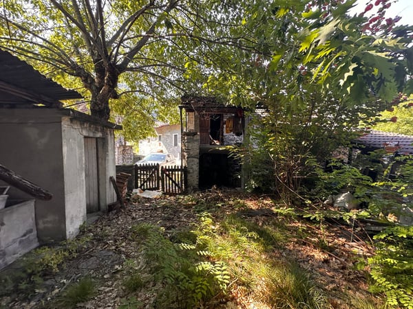 Zwei historische Gebäude mit privatem Innenhof im Herzen von Gordevio 3
