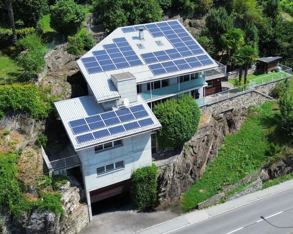 Haus mit einer 5.5-Zimmer-Wohnung und einer 2-Zimmer-Wohnung, 2+ Parkplätzen, Grundstück und Solarpanels 16